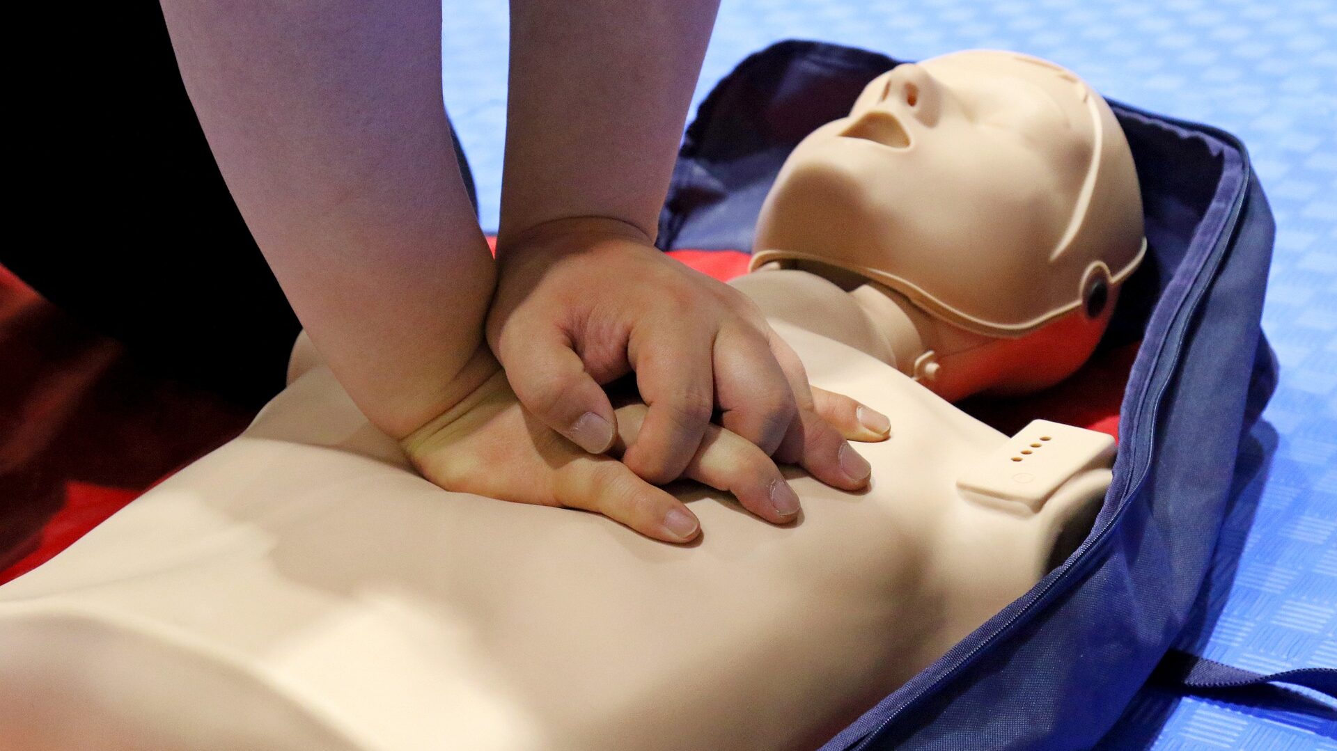 Formation PSC1 Massage cardiaque sur un mannequin